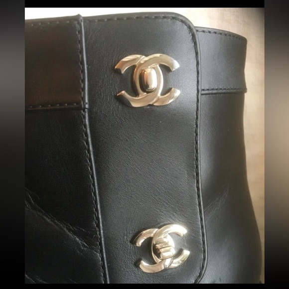 CHANEL Interlocking CC Logo Leather Boots 39 - Picture 9 of 10